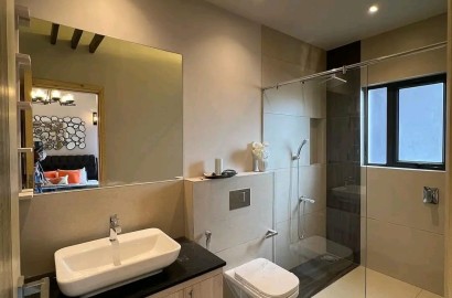 3-Bedroom+DSQ Apartment