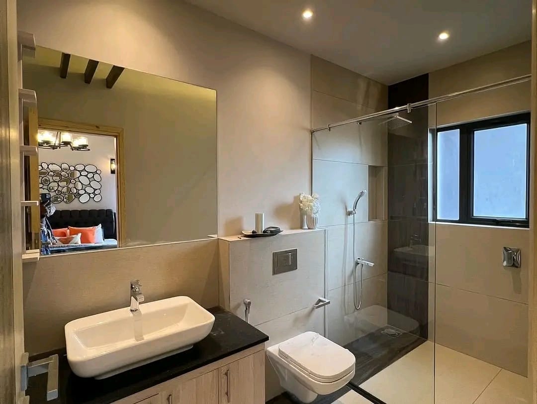 3-Bedroom+DSQ Apartment