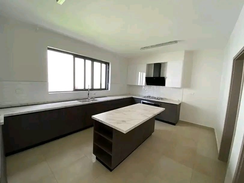 5-bedroom Townhouse+DSQ