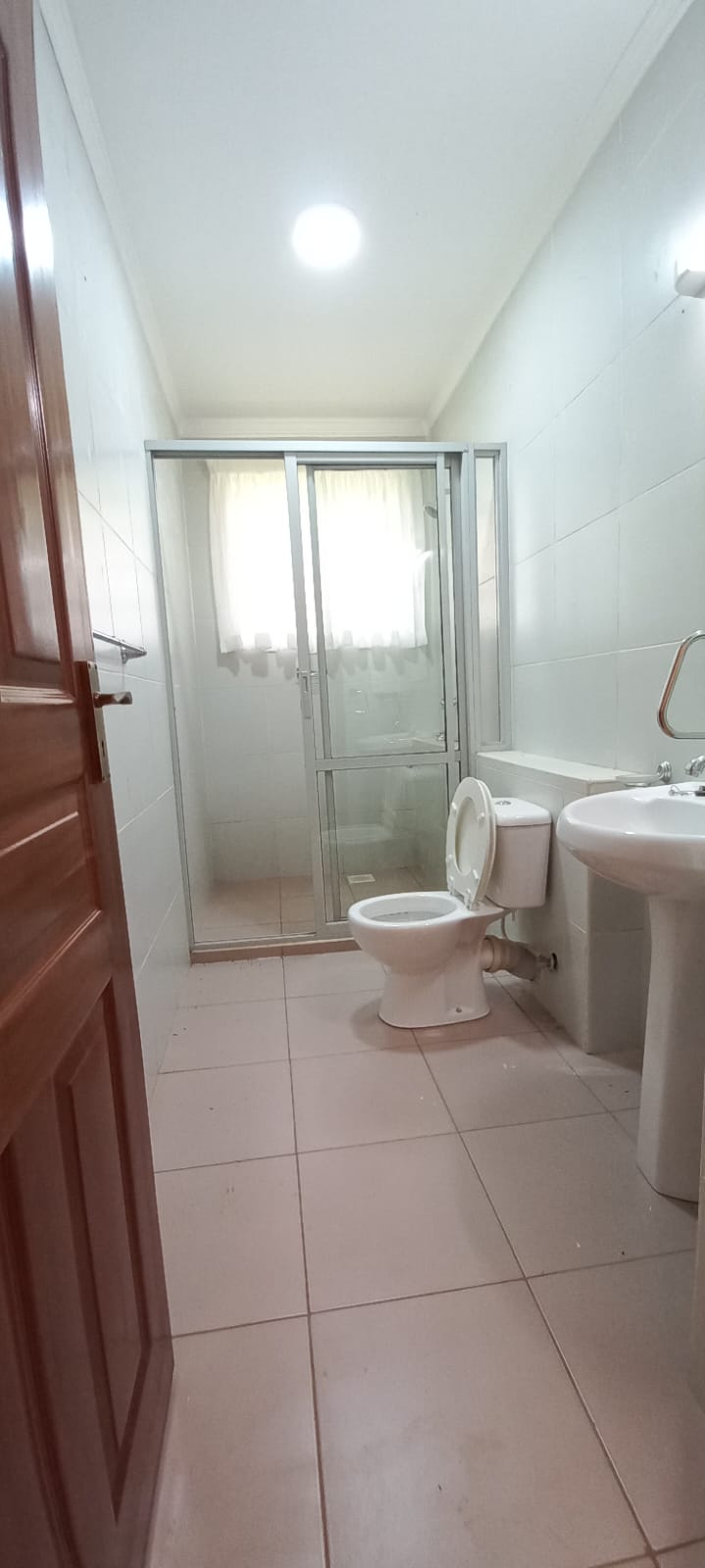 Exquisite 4-bedroom townhouse with SQ