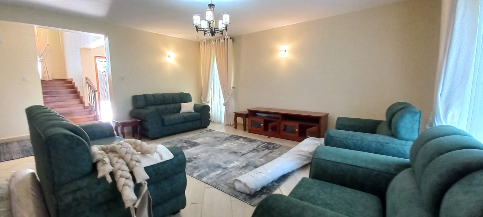 Exquisite 4-bedroom townhouse with SQ