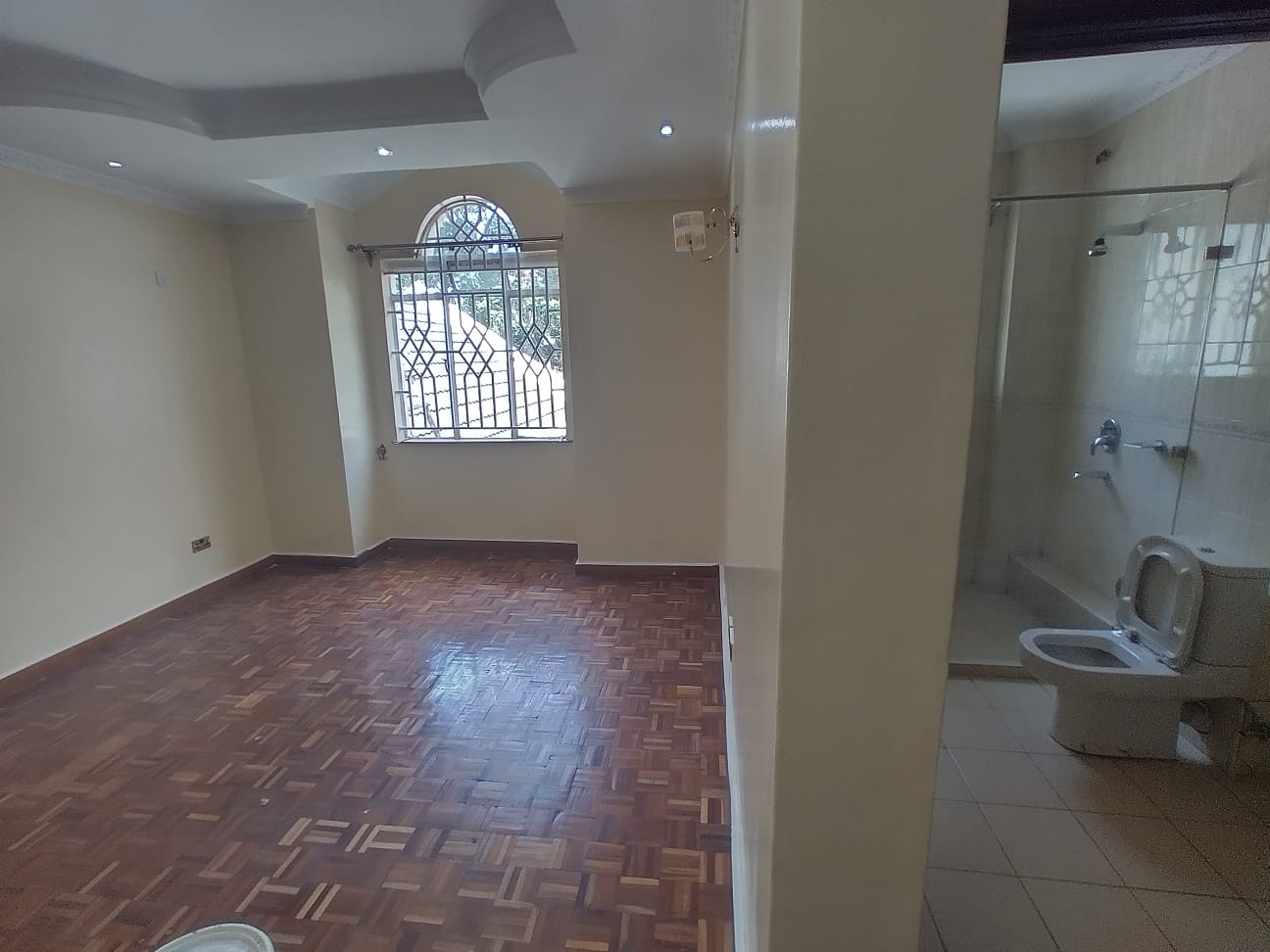 Exquisite 7-bedroom mansion