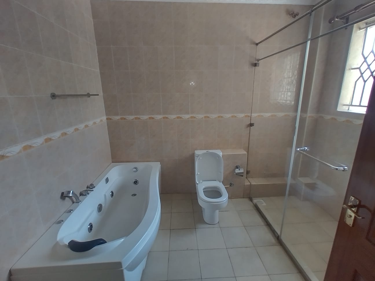 Exquisite 7-bedroom mansion