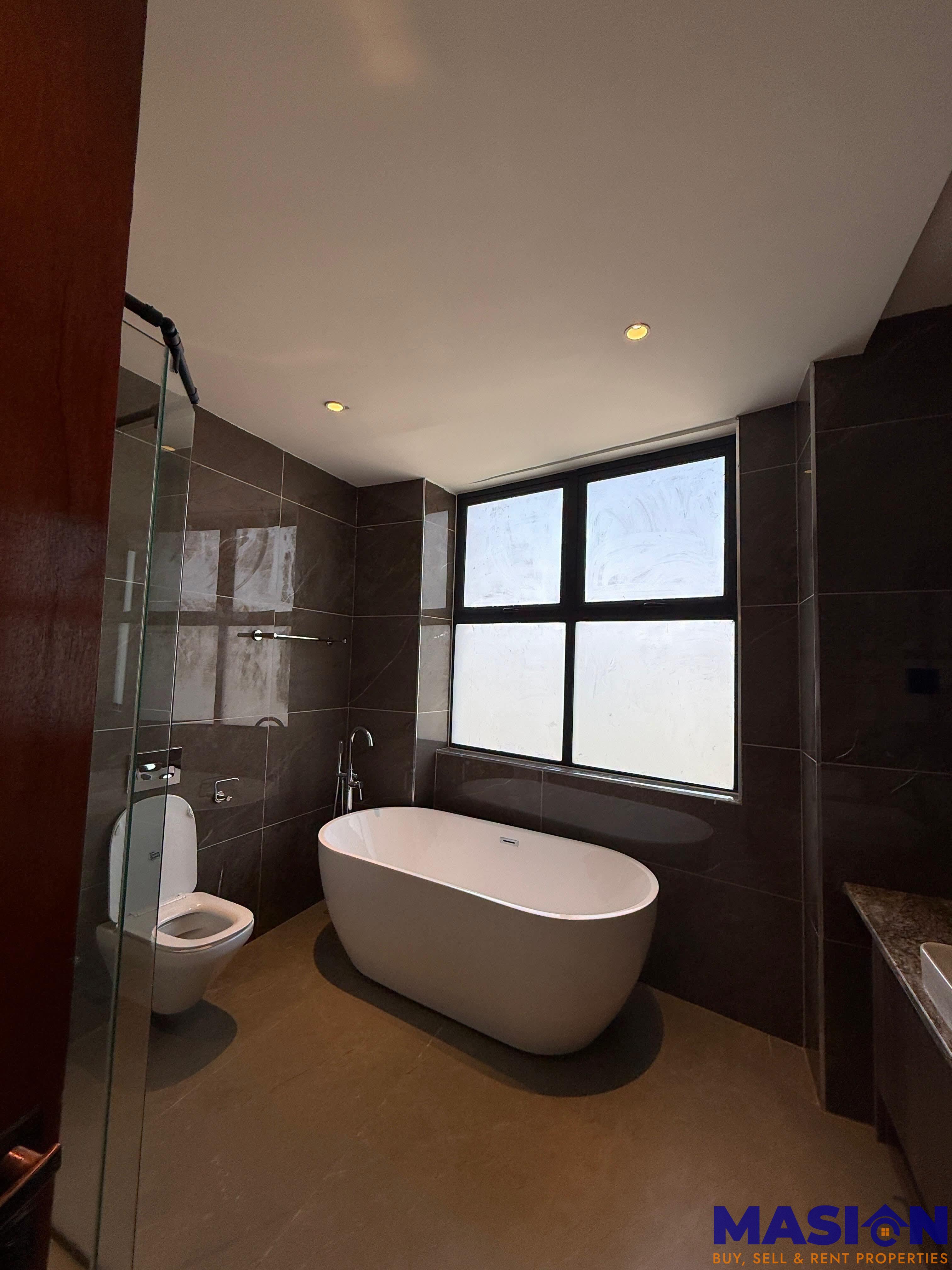 EXECUTIVE 3 & 4-BEDROOM APARTMENTS + DSQ