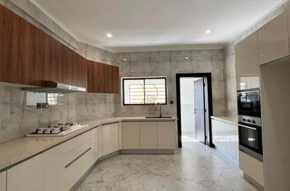 NEWLY BUILT 3-BEDROOM APARTMENT + SQ