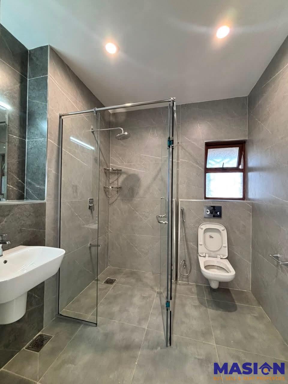 NEWLY BUILT 3-BEDROOM APARTMENT + SQ