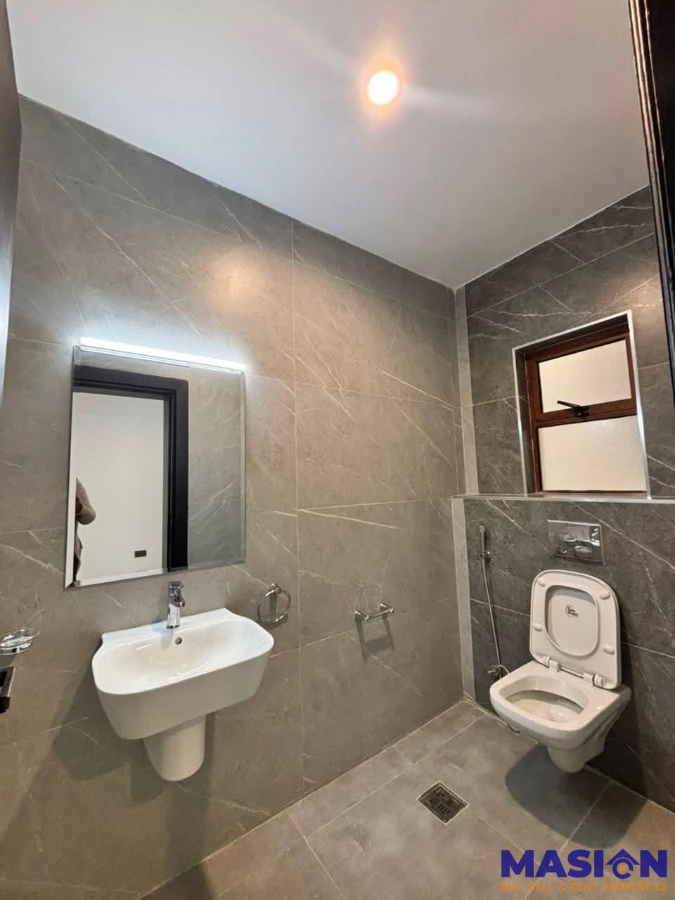 NEWLY BUILT 3-BEDROOM APARTMENT + SQ