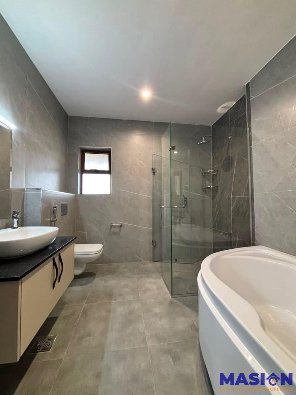 NEWLY BUILT 3-BEDROOM APARTMENT + SQ