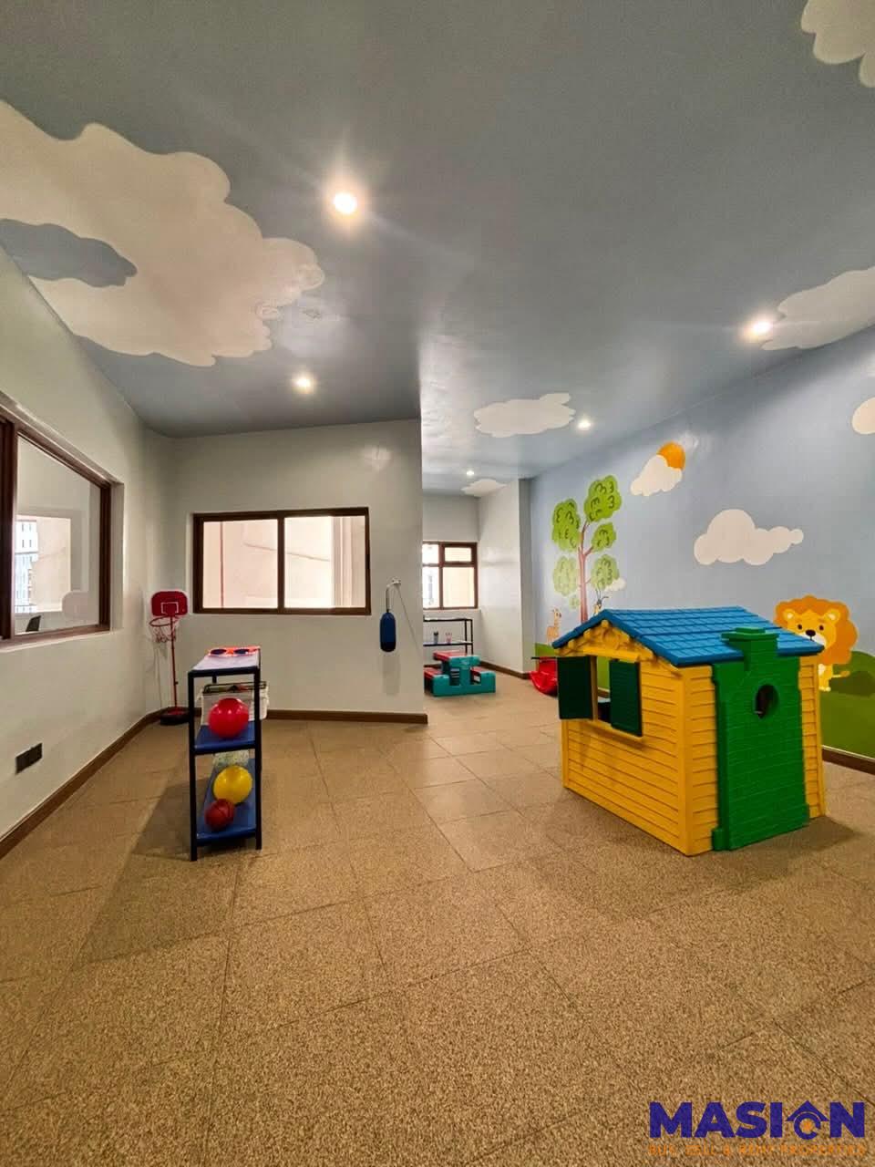 NEWLY BUILT 3-BEDROOM APARTMENT + SQ