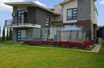 ELEGANT 4 -BEDROOM TOWNHOUSE - TILISI LIMURU.
