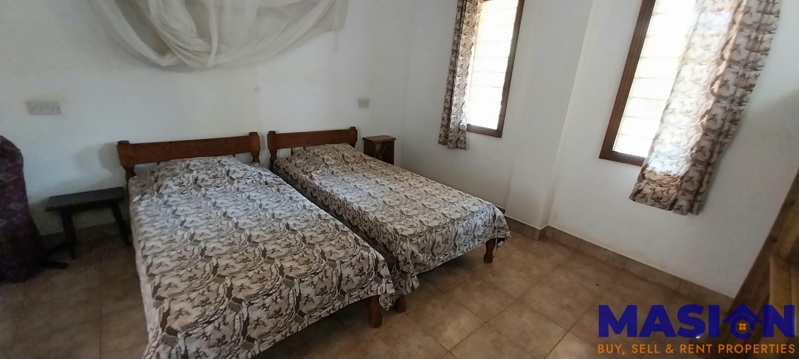 Charming 4-Bedroom Home with Cottage, Pool & Beach Access