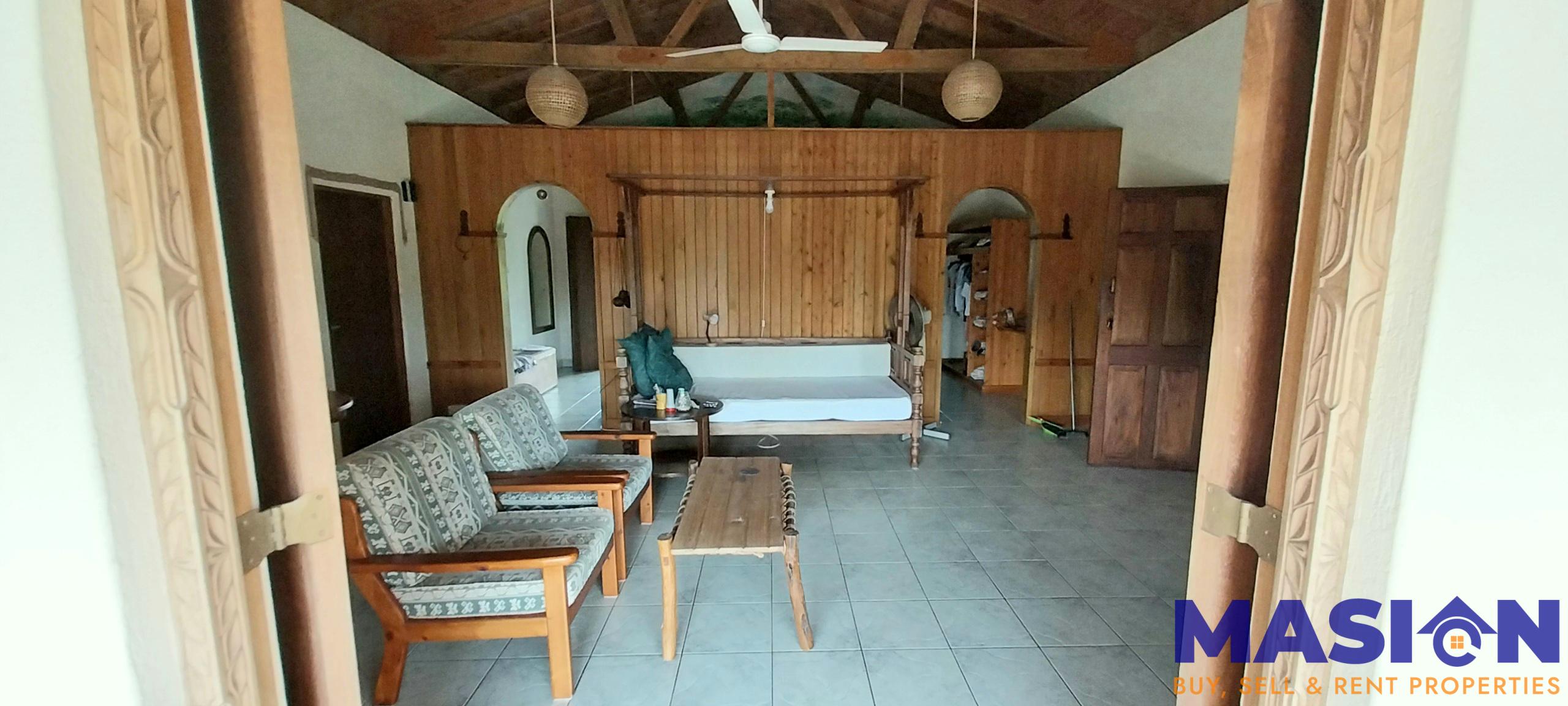 Charming 4-Bedroom Home with Cottage, Pool & Beach Access