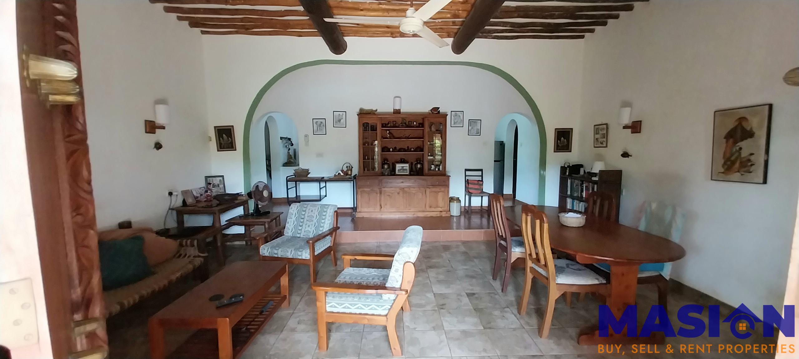 Charming 4-Bedroom Home with Cottage, Pool & Beach Access