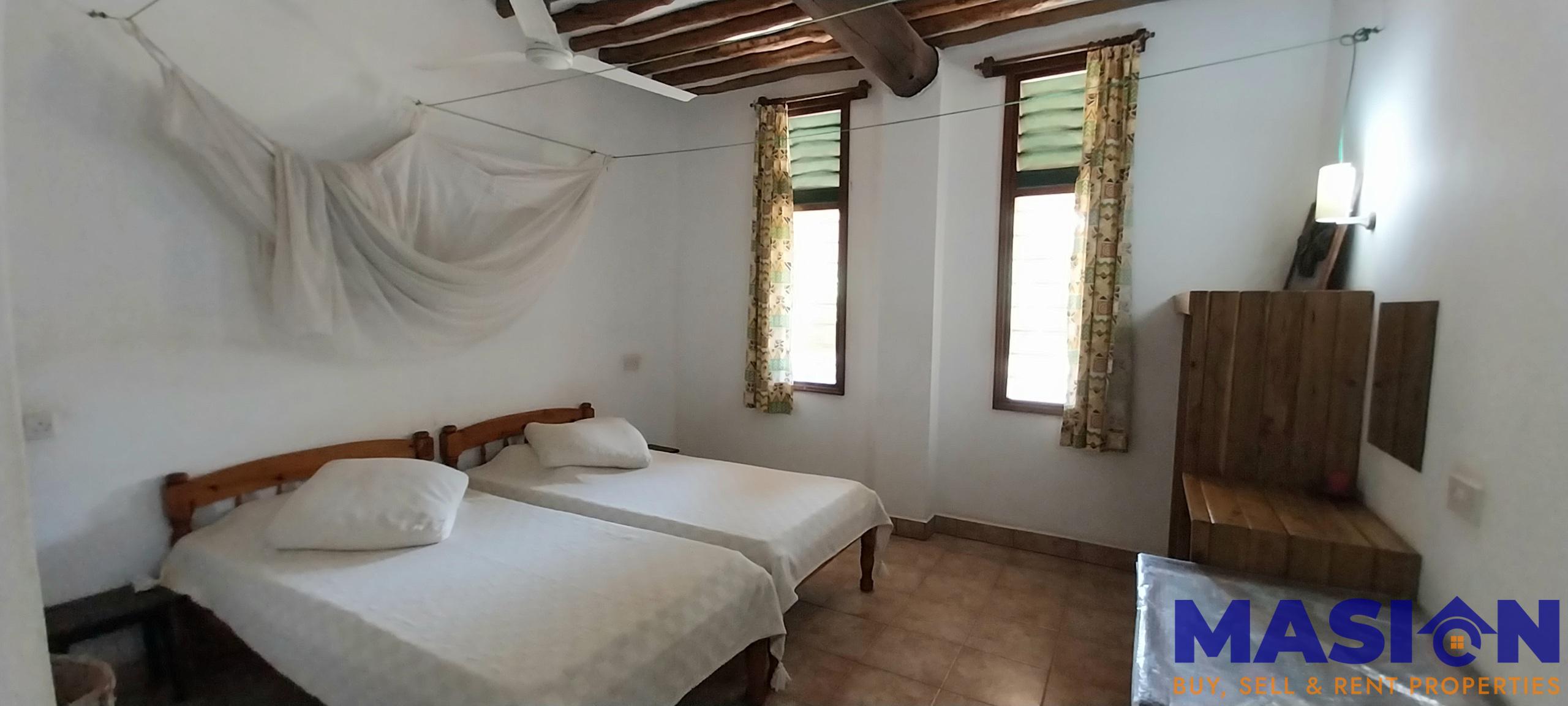 Charming 4-Bedroom Home with Cottage, Pool & Beach Access