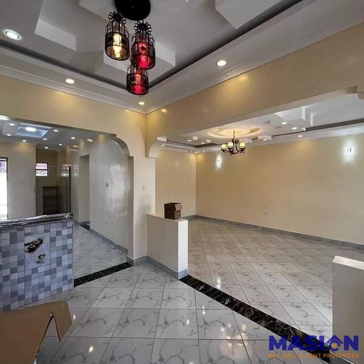 Charming 3-Bedroom House with DSQ