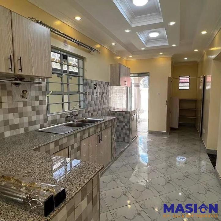 Charming 3-Bedroom House with DSQ