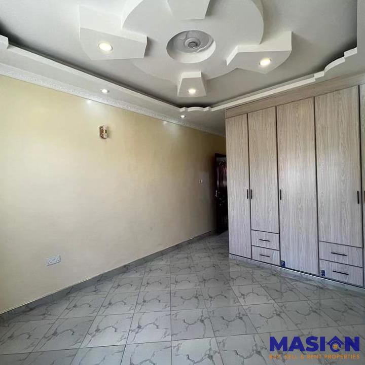 Charming 3-Bedroom House with DSQ