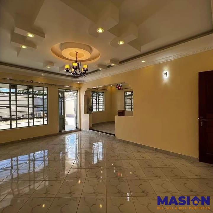 Charming 3-Bedroom House with DSQ