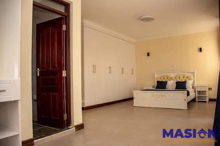 Elegant 4-Bedroom House with DSQ